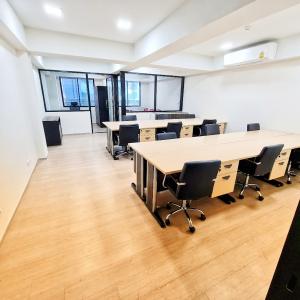 For RentOfficeSukhumvit, Asoke, Thonglor : Thonglor Fully Furnished Office for 12 + 2 cabins (Meeting + Manager Room)