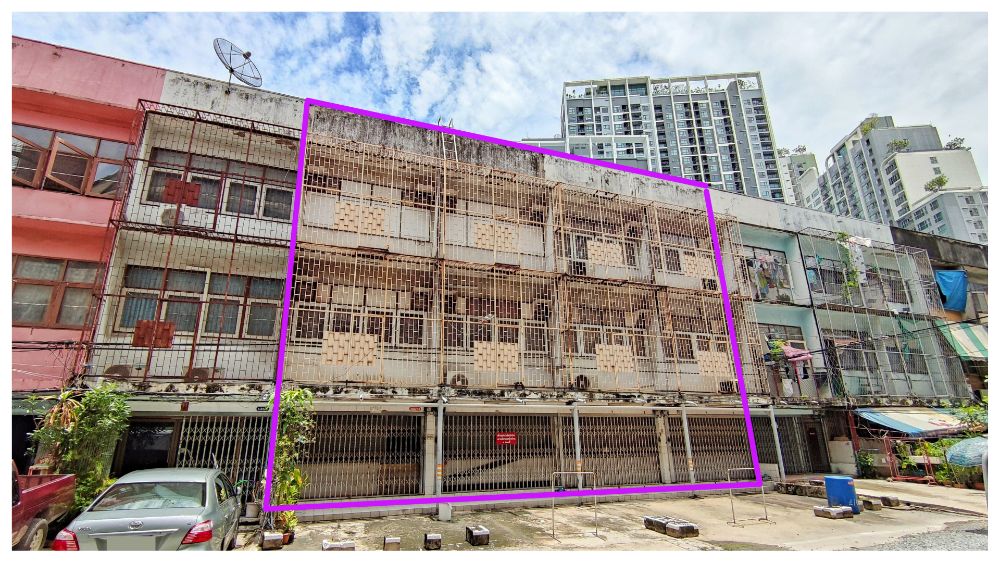 For SaleShophouseOnnut, Udomsuk : 3-storey commercial building for sale, 4 booths, near BTS Phra Khanong, community area, good location, with parking