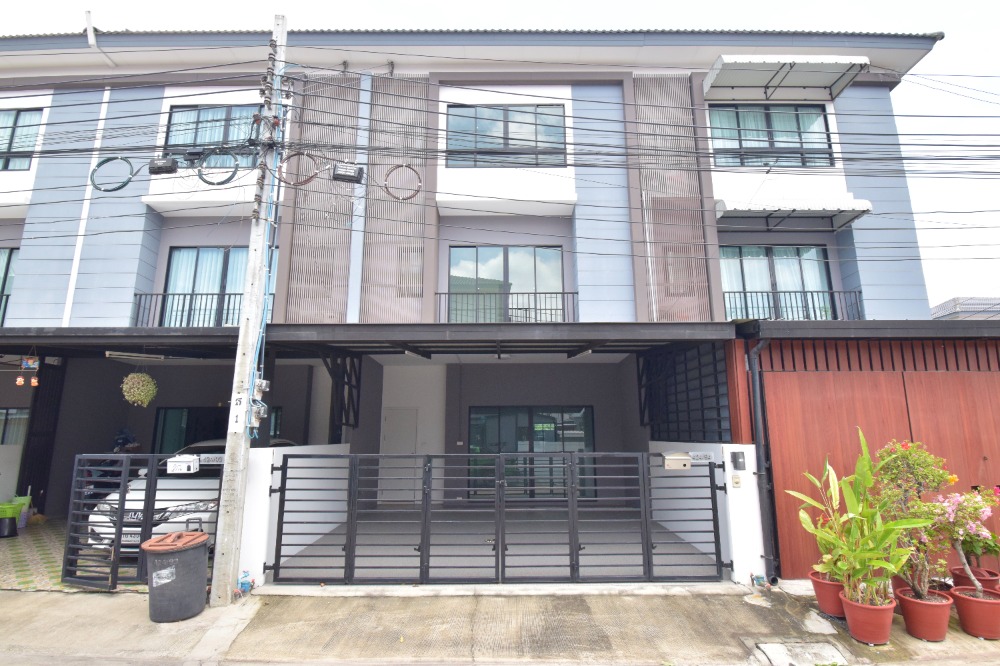For SaleTownhouseBang kae, Phetkasem : Townhome for sale in Bang Khae. The Connect Petchkasem48 New house, never moved in, 100% full loan
