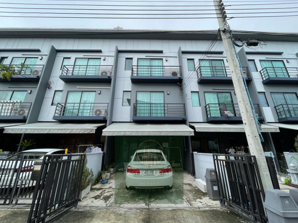 For SaleTownhouseLadkrabang, Suwannaphum Airport : 3-story townhome❗️❗️Baan Klang Muang Rama 9-On Nut, very new, hardly lived in, same old house, located on the main road.