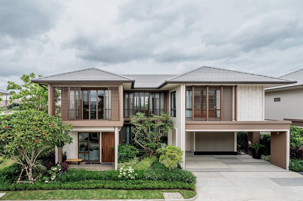 ขายบ้านพัฒนาการ ศรีนครินทร์ : ฺฺBurasiri Krungthep Kreetha 4bed 5bath 77.3sqwah 32,000,000 Am: 0656199198
