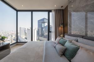 ให้เช่าคอนโดพระราม 9 เพชรบุรีตัดใหม่ RCA : Luxury 2 bedroom near MRT Rama 9