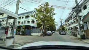 For SaleTownhouseSamut Prakan,Samrong : Quick sale, 3-storey townhouse, Thep Nakhon Town Village, Thepharak, 5.3 km. from BTS Samrong,