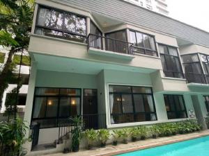 For RentHouseSukhumvit, Asoke, Thonglor : Compound​ house​  for​ rent​  5​ minute​ to​  BTS​   Thonglor