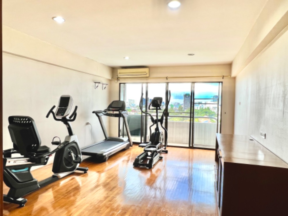 For SaleCondoKasetsart, Ratchayothin : Condo for sale, Young Place Grand Le Jardin, near BTS Senanikom and Ratchayothin, Soi Phahonyothin 37 (Ratchayothin).