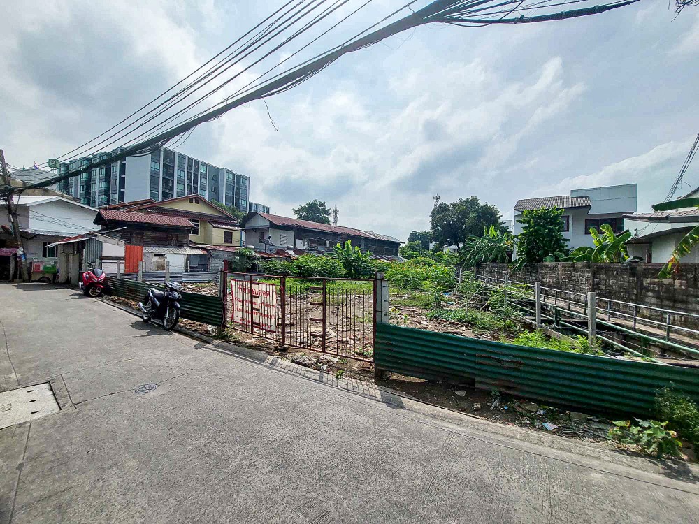 For SaleLandWongwianyai, Charoennakor : Beautiful plot of land for sale in Bangkok Yai. near Itsaraphap road, Wat Arun, mrt Itsaraphap