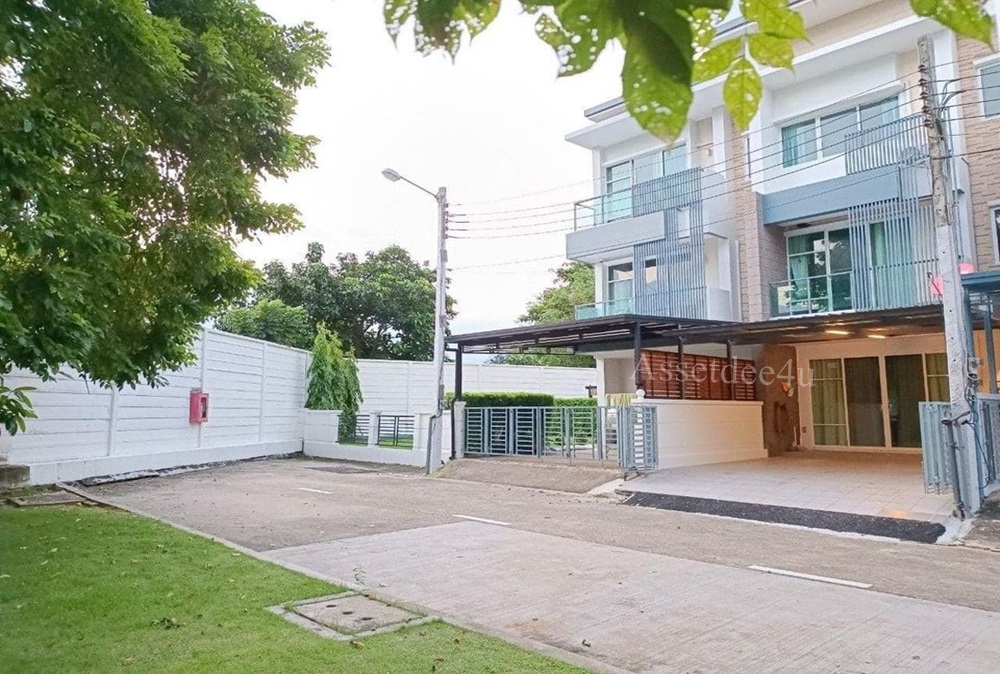 For RentTownhouseChokchai 4, Ladprao 71, Ladprao 48, : 3-storey townhome for rent, partially furnished, Town Plus X Ladprao