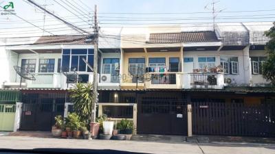 For RentTownhouseBangna, Bearing, Lasalle : Townhome for rent, Soi Lasalle, 300 meters from BTS Bearing.