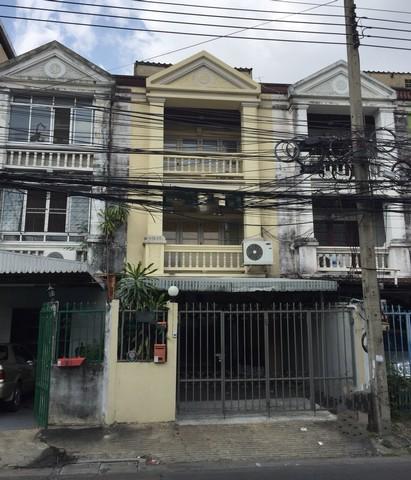 For RentTownhouseChokchai 4, Ladprao 71, Ladprao 48, : 3-storey townhome for rent, Soi Ladprao 41, Ladprao, near Phawana Market.