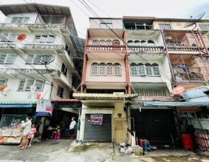For SaleShophousePinklao, Charansanitwong : commercial building for sale 5 storey , behind the corner of Soi Charansanitwong 28, Dong Mun Lek Temple. Can be used as an office for rent