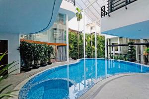 For RentHouseSukhumvit, Asoke, Thonglor : (h00578) For Rent, Living of private House in compound, great location plus pet friendly contact Line@ : @onlyprops