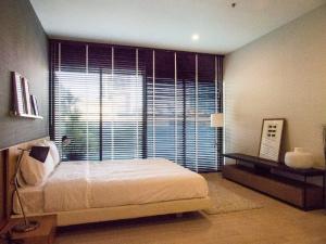For RentCondoSukhumvit, Asoke, Thonglor : Condo for rent NOBLE SOLO Thonglor, near BTS Thonglor, 1 bedroom, 1 bathroom, 74.79 sq.m. with bathtub, large room, beautiful decoration, convenient transportation, fully furnished, ready to move in immediately.