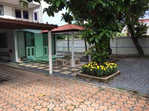 For RentHousePattanakan, Srinakarin : House for rent, 2 floors, 75 sq.wa., 4 bedrooms, 3 bathrooms, 6 air conditioners, fully furnished, rent 22,000 baht, Phatthanakan 74 Rd.