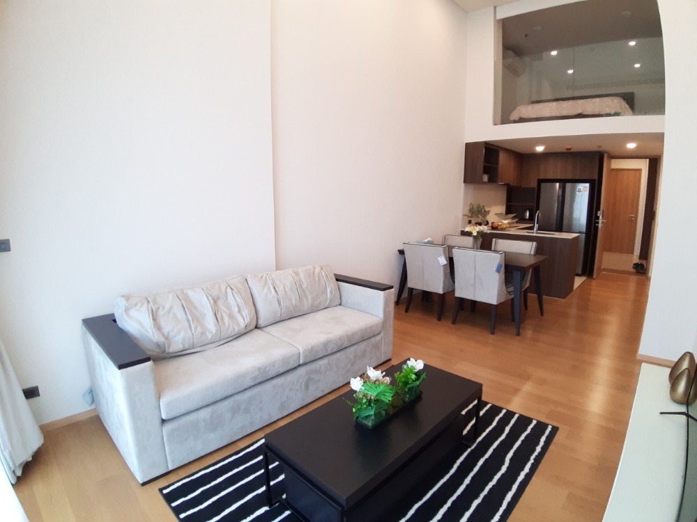 For SaleCondoSukhumvit, Asoke, Thonglor : Duplex condo for sale with rental contract. The room is not high, but the view is not bad. Clear, airy, very quiet. There is a private lift to reach the room by using the keycard.