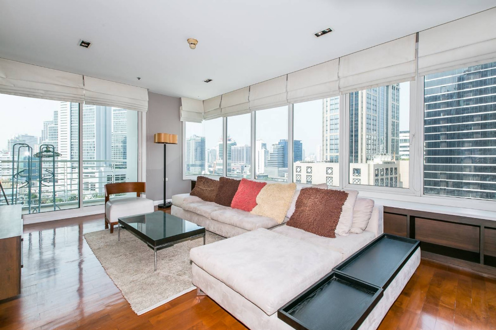 For SaleCondoSukhumvit, Asoke, Thonglor : SIri Residence 3bed 3bath+maid 141.64sqm. 29,000,000 Corner unit Park view!! Am: 0656199198