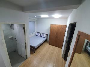 For RentShophouseKasetsart, Ratchayothin : Phahonyothin dormitory, Soi 43, available now 🤩🤩 The room is very spacious, the rental price is 6,000 baht / month, there are air conditioners, refrigerators, microwaves, water heaters, free wifi. Convenient transportation near BTS, Royal Forest Departmen
