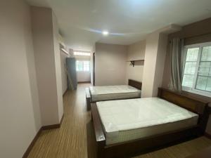 For RentCondoRama 8, Samsen, Ratchawat : Twin room for rent, price 7,000 baht, 10 minutes to Siam Square.