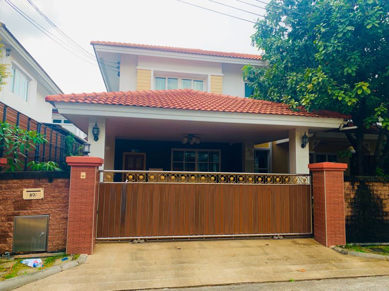 For RentHouseKaset Nawamin,Ladplakao : 2-storey detached house for rent near the expressway, Soi Ramintra 40 Nuanchan Road, fully furnished and ready to move in Casa Grand Village Ekkamai-Ramintra Close to the clubhouse, fitness center and swimming pool.