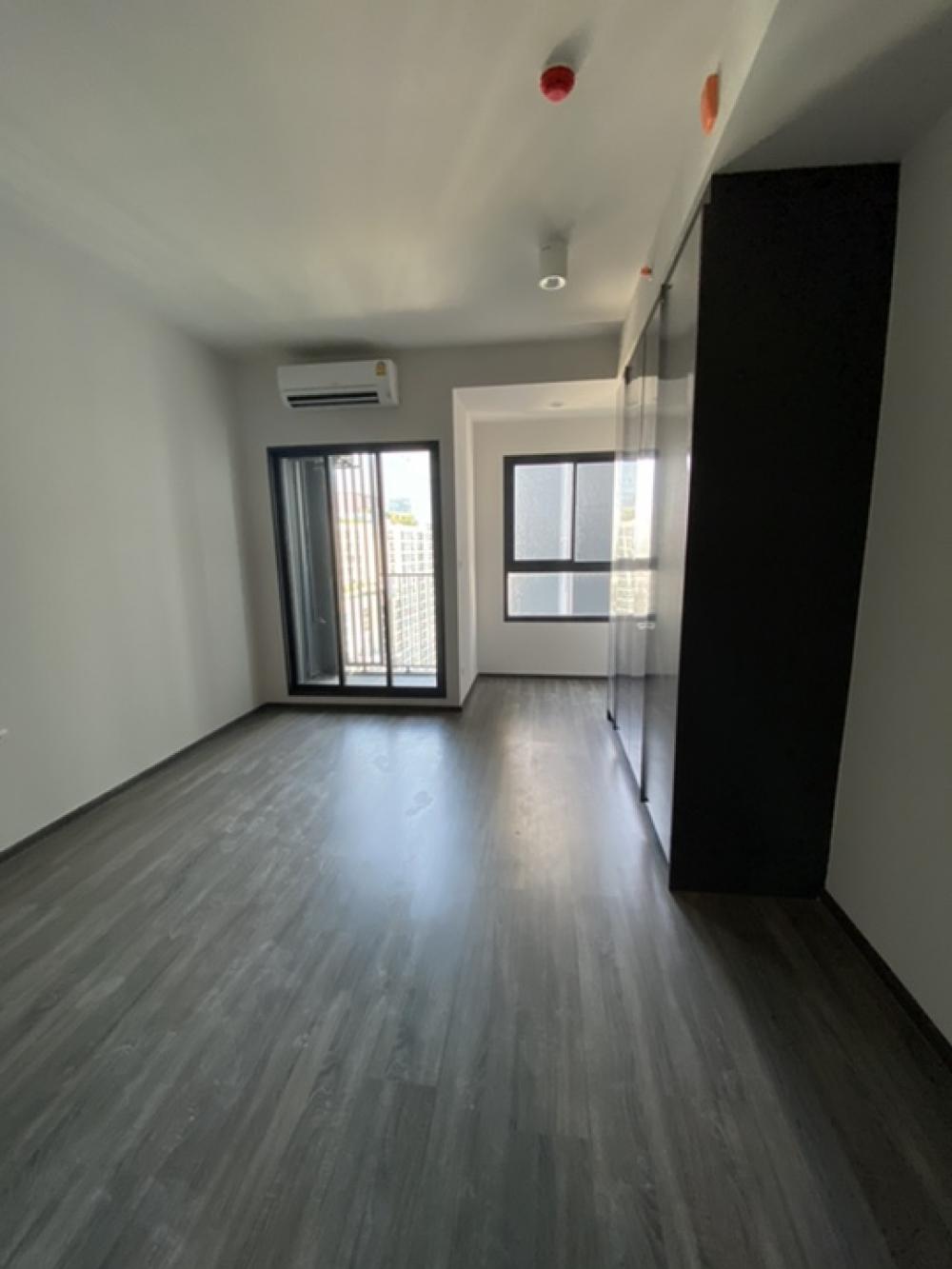 Sale DownCondoPinklao, Charansanitwong : 🔥 Selling tickets for the best price The most beautiful position!!! 🔥 City view and river view!!!!! Ideo Charan70 -Riverview!!! one large bedroom Lie down and look at the beautiful river!!!