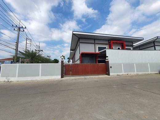 For RentFactoryMahachai Samut Sakhon : AH-N445 factory for rent, 1,552 sq m. purple area. with knock-down house with office, suitable for business, food factory, Suan Luang 22 Krathum Baen, near Nong Khaem Police Station