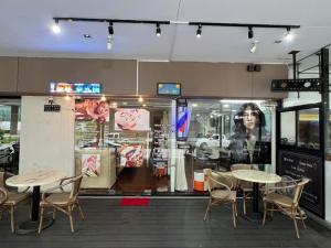 เซ้งร้านค้า ร้านอาหารสุขุมวิท อโศก ทองหล่อ : ขาย กิจการ ร้านเสริมสวย ร้านนวด ซอยสุขุมวิท 20 ติดถนน อุปกรณ์ครบครัน พร้อมดำเนินกิจการต่อได้ทันที