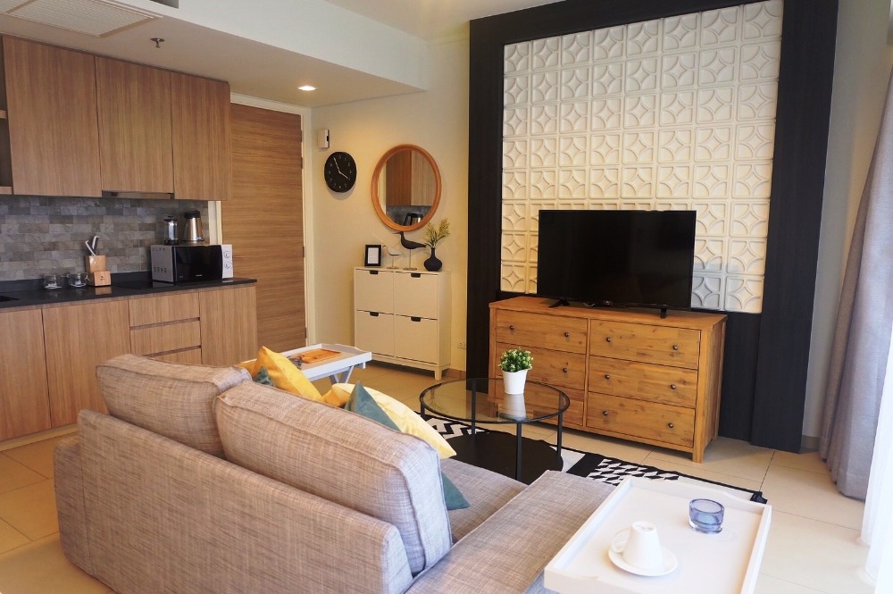 For SaleCondoPattaya, Bangsaen, Chonburi : Beachfront Condo Pattaya !!! Condo for sale Zire Wong Amat Pattaya (Zire WongAmat Pattaya) 1 bedroom 49 sq m. 14th floor next to Wong Amat Beach, North Pattaya !!