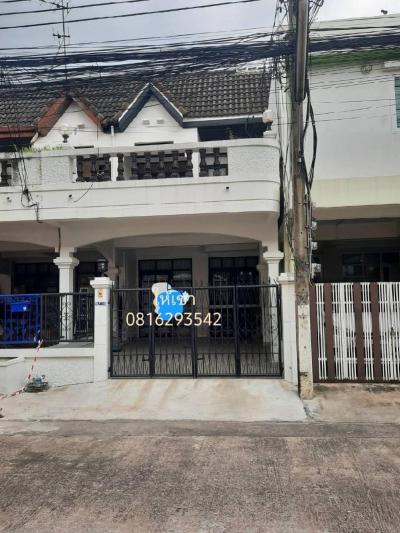 For RentTownhouseKasetsart, Ratchayothin : Rent a 2-storey townhouse, 2 bedrooms, 2 bathrooms, 2 air conditioners, partially furnished such as a bed + mattress, 1 room, living room set / dining table, 1 car park in front of the house, 1 car suitable for living Ratchadaphisek Rd., Suea Yai Near Cha