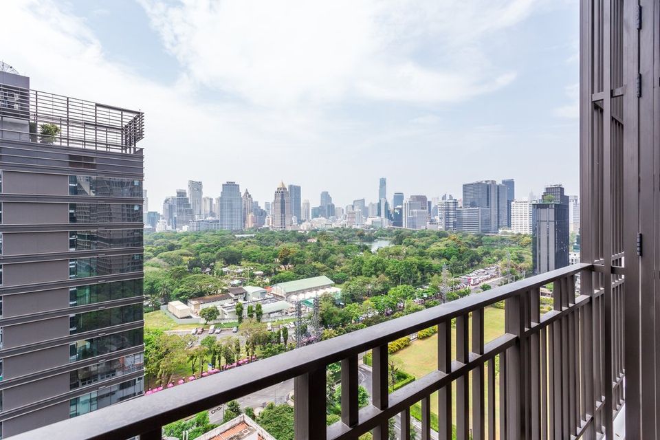 For RentCondoWitthayu, Chidlom, Langsuan, Ploenchit : Muniq Langsuan Super Luxury Condo with Pets Friendly for rent : 2 bedrooms 2 bathrooms 1 Study room 1 guest powder room for 96 sqm. South Facing Lumpini Park View on 1x fl. Just 100 m. to Lumpini Park , 70 m. to Sindhor
