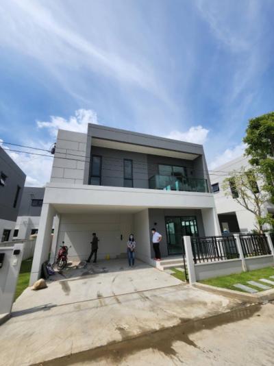 For RentHouseBangna, Bearing, Lasalle : empty house for rent Or fully furnished, Centro Bangna project 📌 Details 4 bedrooms, 4 bathrooms, 2 parking spaces, land 50.8 sq m, usable area 190 sq m., facing south.