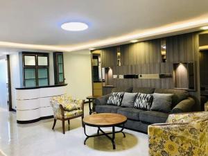 ให้เช่าคอนโดสุขุมวิท อโศก ทองหล่อ : For Rent President Park Sukhumvit 24 Size 223 sqm 3 Bed 3 bathroom 10th floor Recently Renovate near BTS Phrom Phong