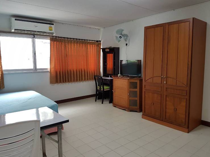 For SaleCondoChaengwatana, Muangthong : Room for sale, popular condo, Muang Thong Thani, Building T2, 3rd floor, outside view, near Muang Thong Thani BTS station