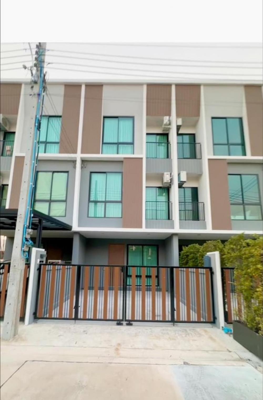 ให้เช่าทาวน์เฮ้าส์/ทาวน์โฮมวิภาวดี ดอนเมือง หลักสี่ : ปล่อยเช่า ทาวน์โอม Zone หน้าclubhouse ทำ Home office ได้