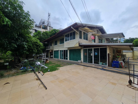 For RentLandKasetsart, Ratchayothin : Land for rent, Ramintra 16, 177 sq wa, near the Mailarp BTS station, just 50 meters, walk up, suitable for business or living