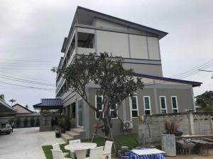 For SaleBusinesses for salePattaya, Bangsaen, Chonburi : Apartment for sale, land plot, next to the road on 2 sides, very convenient to travel, located at Rong Po Bang Lamung, very new room, ready to operate. There are 21 rooms in total, 1 minimart and a garage.