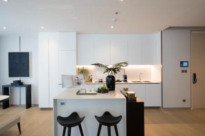 ขายคอนโดสุขุมวิท อโศก ทองหล่อ : Ultra-Luxury  Freehold  Condominium just a 1-minute walk to the Thonglor BTS