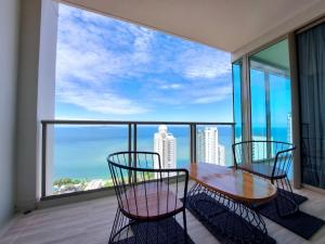 For RentCondoPattaya, Bangsaen, Chonburi : For rent Riviera Wongamat Beach 2 bedroom sea view 30++floor