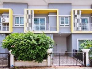 For RentTownhouseSamut Prakan,Samrong : Beautiful house for rent, good price, Townhome Niran Ville 10, Lat Krabang 54 - Wat Sri Waree Noi.