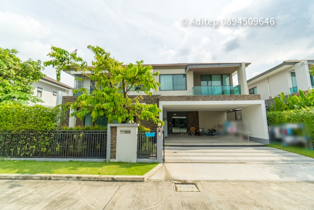For SaleHouseLadkrabang, Suwannaphum Airport : Single house for sale, 100 sq m., The Grand Bangna-Wongwaen, usable area 322 sq m., 2 floors, 4 bedrooms, 4 bathrooms, 3 parking spaces, 1 maid room, furnished, built-in furniture, near Mega Bangna