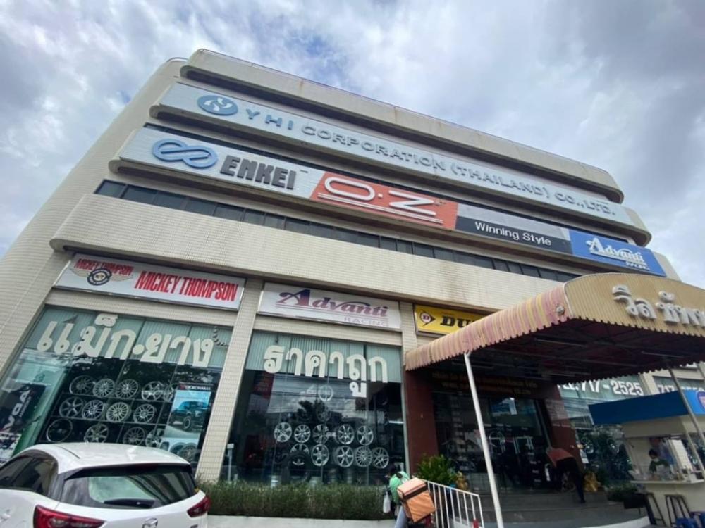 ให้เช่าร้านค้า ร้านอาหารพระราม 9 เพชรบุรีตัดใหม่ RCA : ปล่อยเช่า ตึกพาณิชย์ ติดถนนพระราม 9 ที่จอดรถ 20 คัน เหมาะเช่าทำธุรกิจ | Stand Alone Rama 9 Building