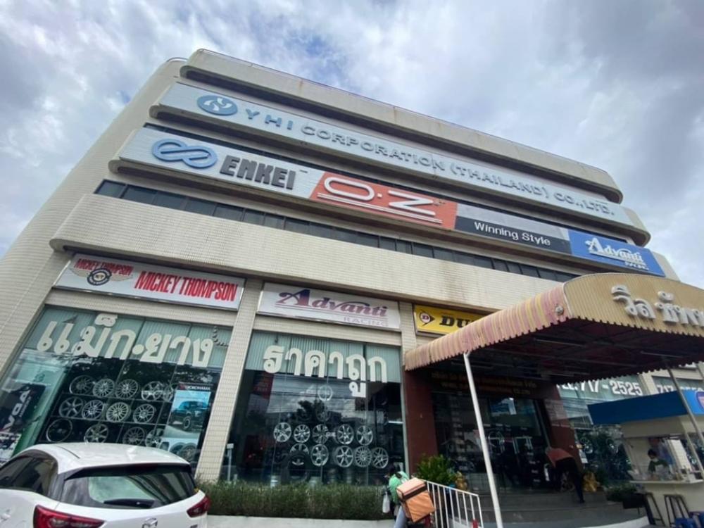 ให้เช่าพื้นที่ขายของ ร้านต่างๆพระราม 9 เพชรบุรีตัดใหม่ RCA : ปล่อยเช่า ตึกพาณิชย์ ติดถนนพระราม 9 ที่จอดรถ 20 คัน เหมาะเช่าทำธุรกิจ | Stand Alone Rama 9 Building