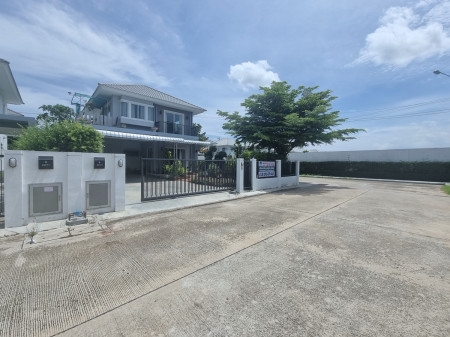 For SaleHouseBangna, Bearing, Lasalle : House for sale in the corner of 67.2 sq m. Chuan Chuen Prime Bangna Km. 29, the largest and cheapest in the project.