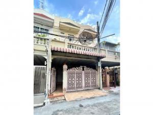 For SaleTownhouseThaphra, Talat Phlu, Wutthakat : Quick sale!! 3-storey house near Tha Phra MRT Station (Charansanitwong Soi 3) with built-in ready