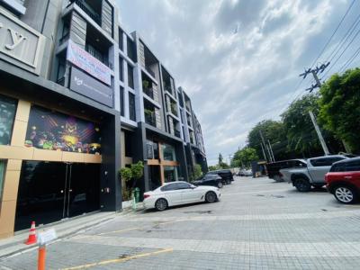 For RentHome OfficeBangna, Bearing, Lasalle : 📌 Luxury 5-storey office building with elevator, size 500 square meters, width 7 meters, depth 13 meters, in front of the building, 4 parking spaces, 5 rooms, 5 bathrooms, with air conditioners on every floor. have a party deck