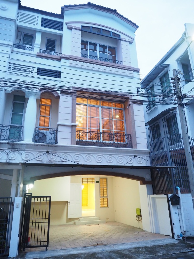 For RentTownhouseYothinpattana,CDC : (For Rent) Townhome Baan Klang Muang Ladprao-Yothin Phatthana, behind the corner, near Central Eastville