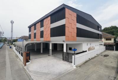 For RentWarehouseSamut Prakan,Samrong : Rent a warehouse, 3-storey building, Bearing 15, Sukhumvit 107 Road, area 2042 sq m., 2-0-90 rai, new condition, with a freight elevator