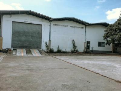 For RentWarehouseBangna, Bearing, Lasalle : Warehouse for rent, Bangna, area 2000 - 8000 square meters, large size on Srinakarin Road, near Bearing, near Bangna, 3 phase electricity, trailer can go in and out