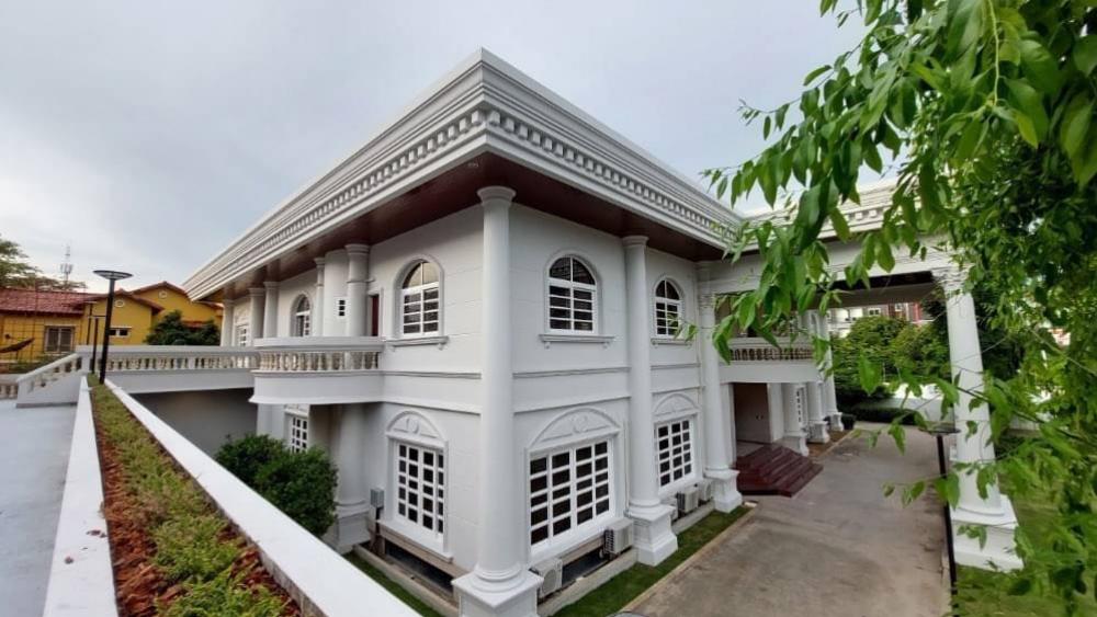 For RentHome OfficeOnnut, Udomsuk : Home office for rent, mansion style, Bangchak - Sukhumvit with 20 parking spaces | Castle Home Office for Rent