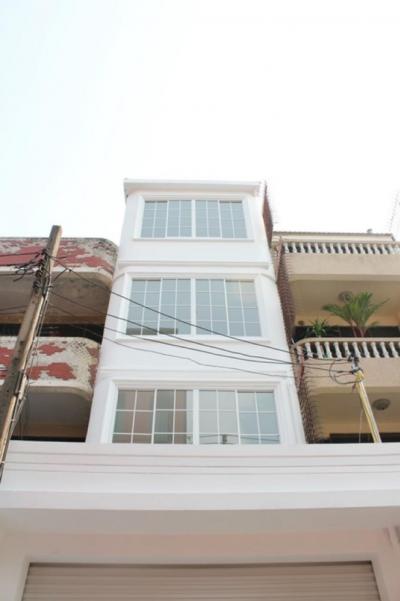 For RentTownhouseSukhumvit, Asoke, Thonglor : Available for rent 📍Townhouse 4 floors, Ekkamai-Thonglor area, beautiful decoration, near Donki Mall 💫