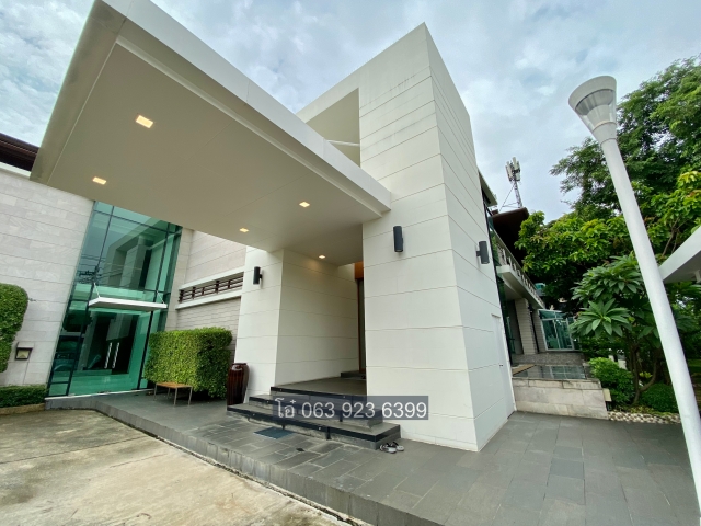 For SaleHousePattanakan, Srinakarin : House for sale, beautiful house, good location, On Nut, Srinakarin, Suan Luang, 521 sq wa, 5 bedrooms, 6 bathrooms, with swimming pool and separate 2-storey office.