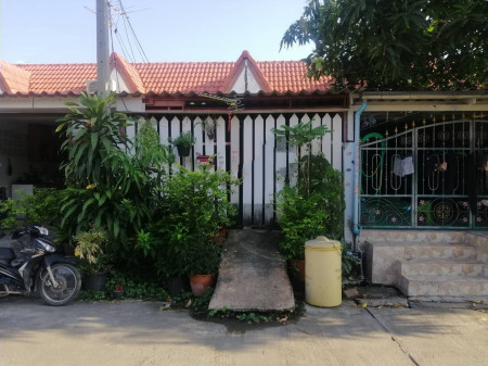 For SaleTownhouseSamut Prakan,Samrong : Townhome for sale, single-storey house, Thai complete, 50 sq m., 20.5 sq wa, large area.